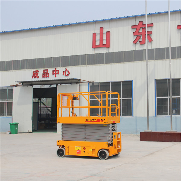 <b>自行式升降機</b>